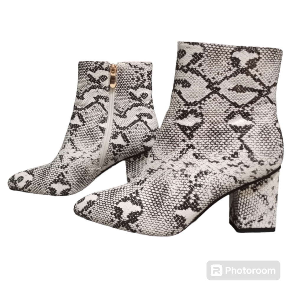 WETKISS Women's Snakeskin Ankle Boots Size 7.5